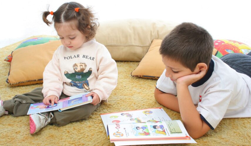activité de lecture et temps calme enfants garde Babysitting